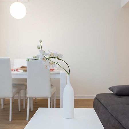 Modern Apartment In The City Center صوفيا المظهر الخارجي الصورة