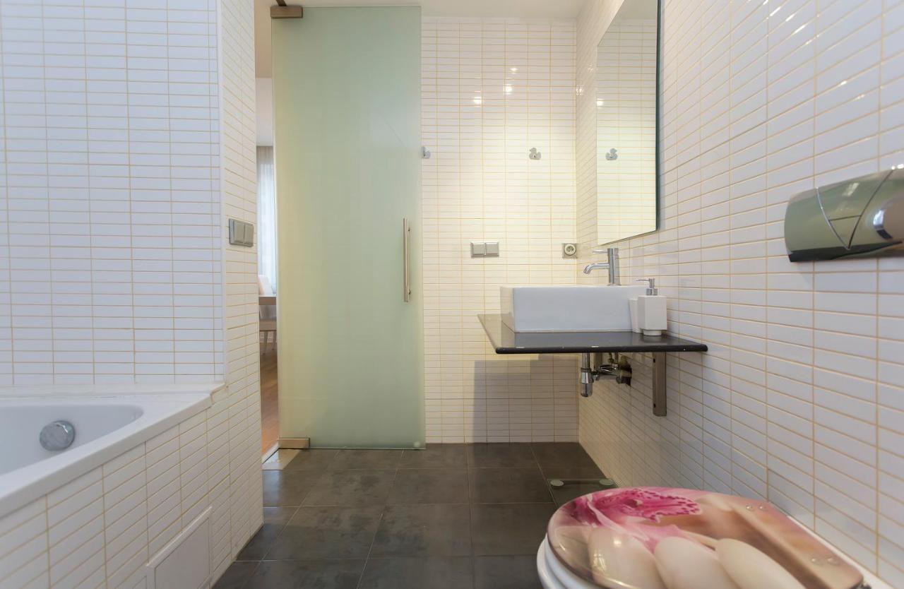 Modern Apartment In The City Center صوفيا المظهر الخارجي الصورة